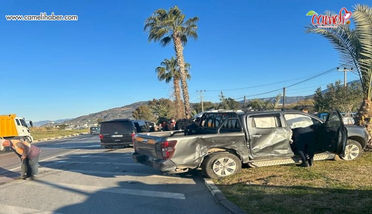 Alanya’da kamyonetle minibüs çarpıştı: 4 yaralı
