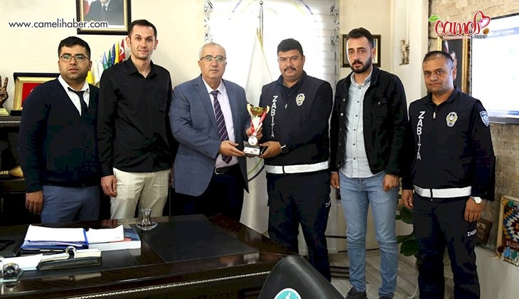 Çameli Belediyesi Voleybol Takımı, Başkan Arslan’ı onurlandırdı