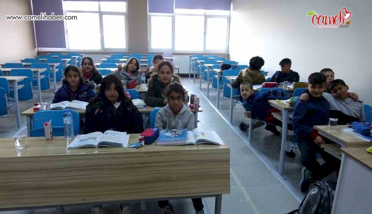 Eğitim Fakültesi depremzede çocuklar için okula dönüştürüldü