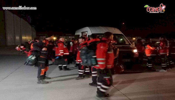 Hatay’daki arama kurtarma çalışmalarına katılan 32 itfaiyeci İstanbul’a döndü