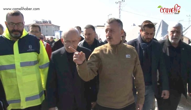 Kemal Kılıçdaroğlu Kocaeli Belediyesi’nin kurduğu çadır kenti ziyaret etti