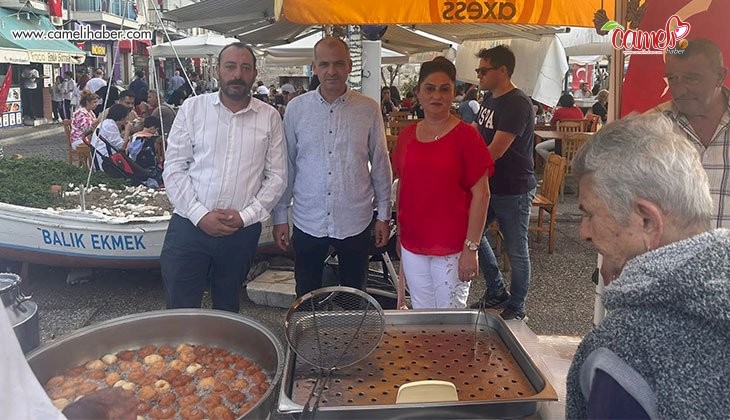 MHP Foça ilçe başkanlığı tarafından şehitler için lokma hayrı yapıldı